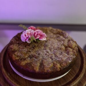 Torta artesanal con flores