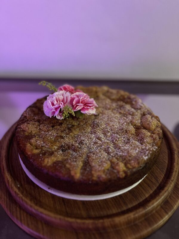 Torta artesanal con flores