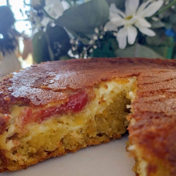 Torta de banano con queso y bocadillo